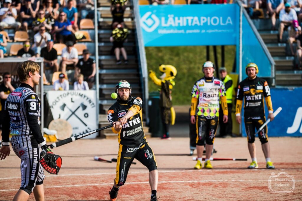 Janette Lepistö ja Matti Latvala Superpesiksen kesäkuun pelaajat
