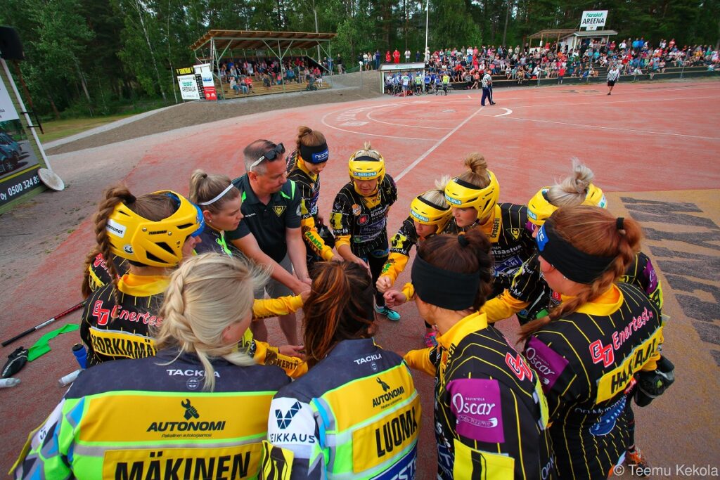 Mynämäen Vesa naisten Superpesikseen – koko joukkueen voitto!