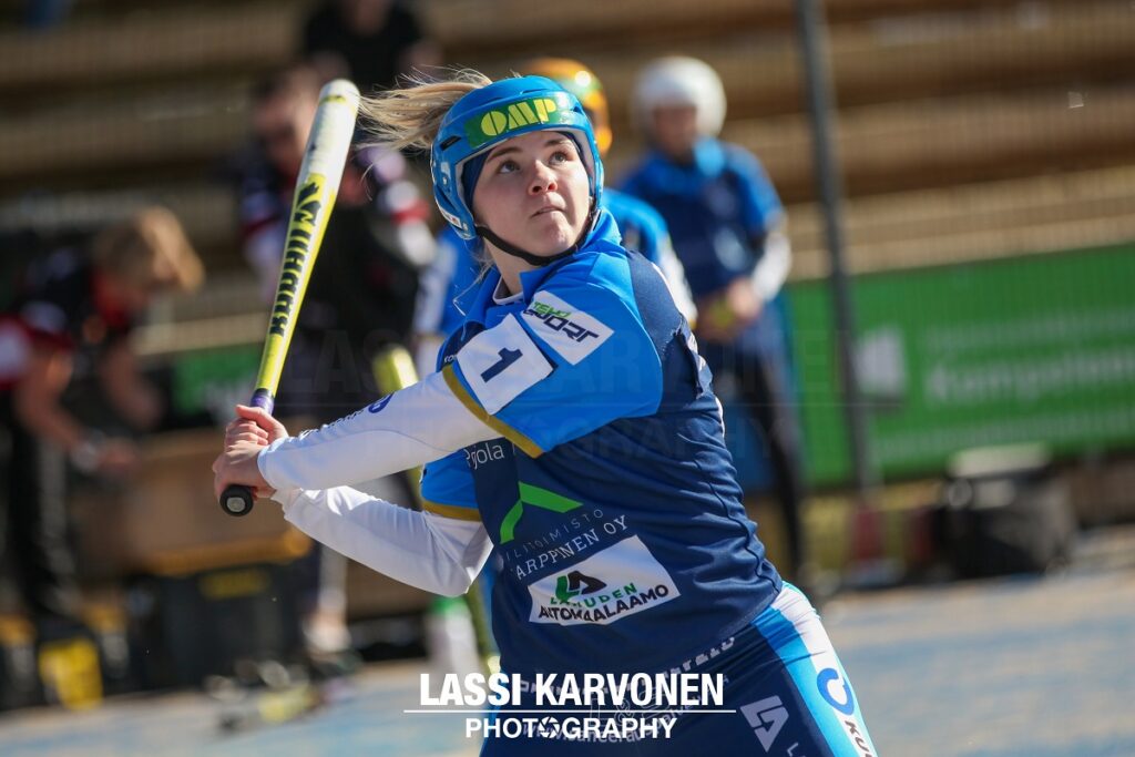 Kempeleen Kiri nuorentuneella joukkueella naisten superpesiskauteen 2019
