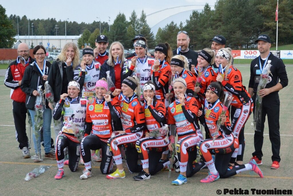 Pesäkarhut Porista ja Joensuun Maila saivat Pesäpalloliiton seurapalkinnot