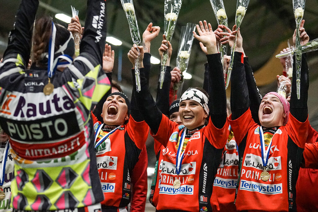 Upea loppuottelu, kotiyleisö ja mestaruusjuhlat kruunasivat Pesäkarhujen Halli-SM-viikonlopun