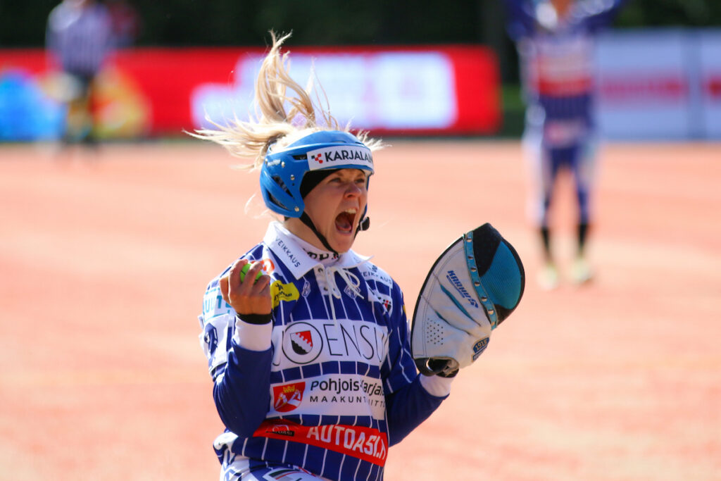 Itä-Länsi-pelaajat liikkuivat naisten Superpesiksen siirtomarkkinoilla