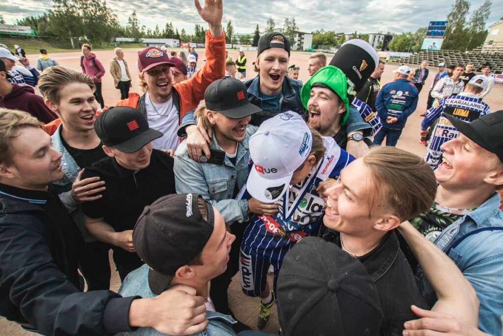 Itä jäi niskan päälle ja voitti historiallisen A-poikien arvo-ottelun!