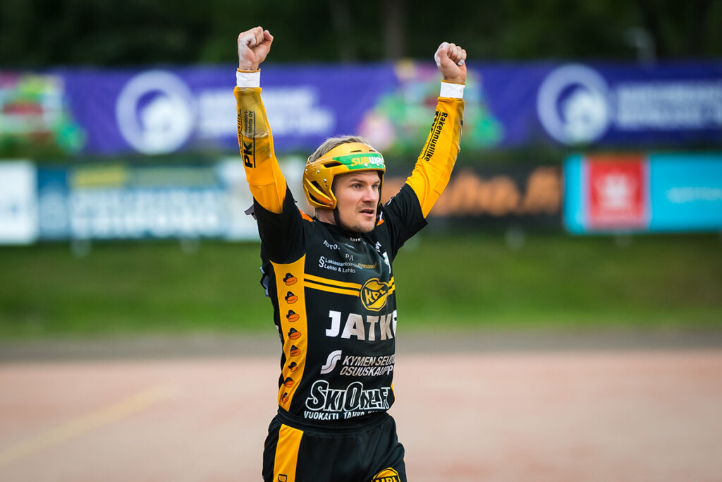 Antti Hartikainen ja Susanna Puisto loistivat heinäkuun pelaajina Superpesiksessä