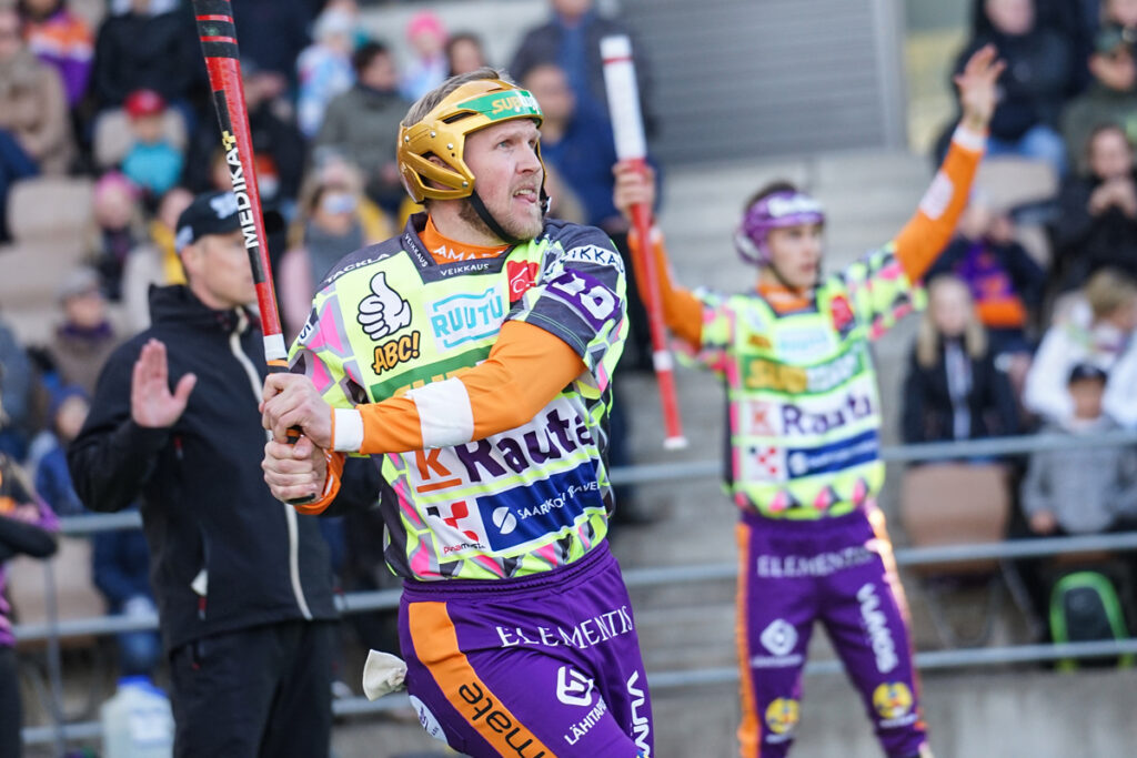 Roope Korhonen pommitti 100. lyödyn juoksunsa loppuotteluissa