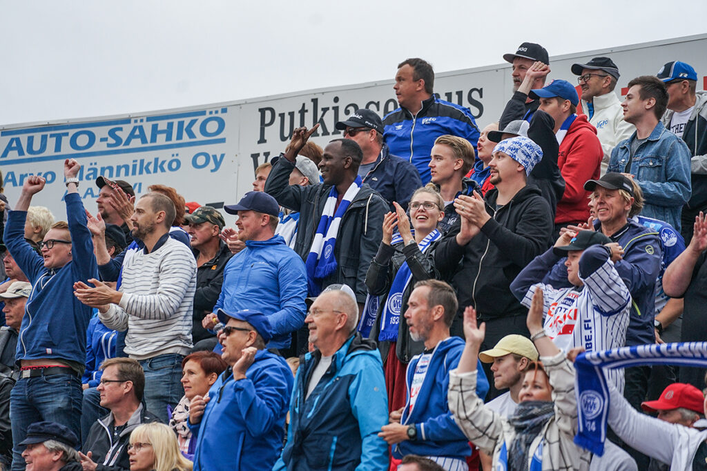 Yhdysvaltalainen Ron Bronson toteutti unelmansa ja matkusti Suomeen katsomaan pesäpalloa