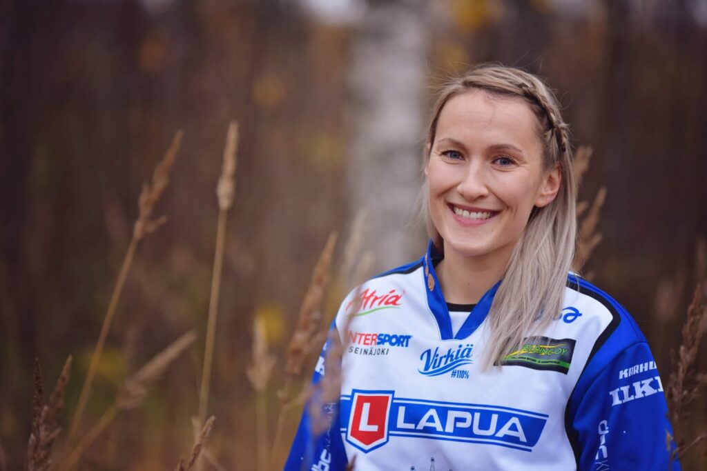 Itä-Länsi -lukkari Niina Härkönen siirtyy Lapuan Virkiään