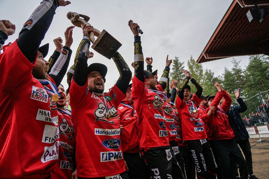 Miesten Superpesis vauhtiin 2.7. alkaen – 14 joukkuetta tavoittelee Suomen mestaruutta!