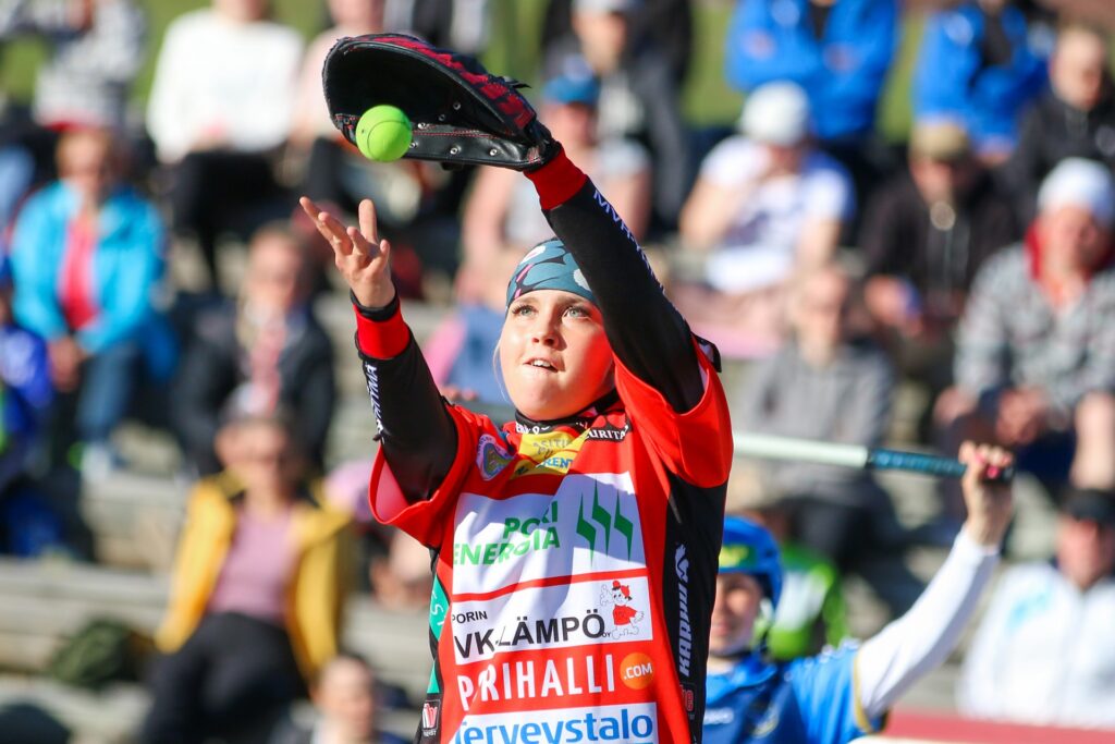Naisten superpesiskausi käyntiin perjantaina – vilkas pelaajaliikenne maustaa ennakkospekulaatioita!