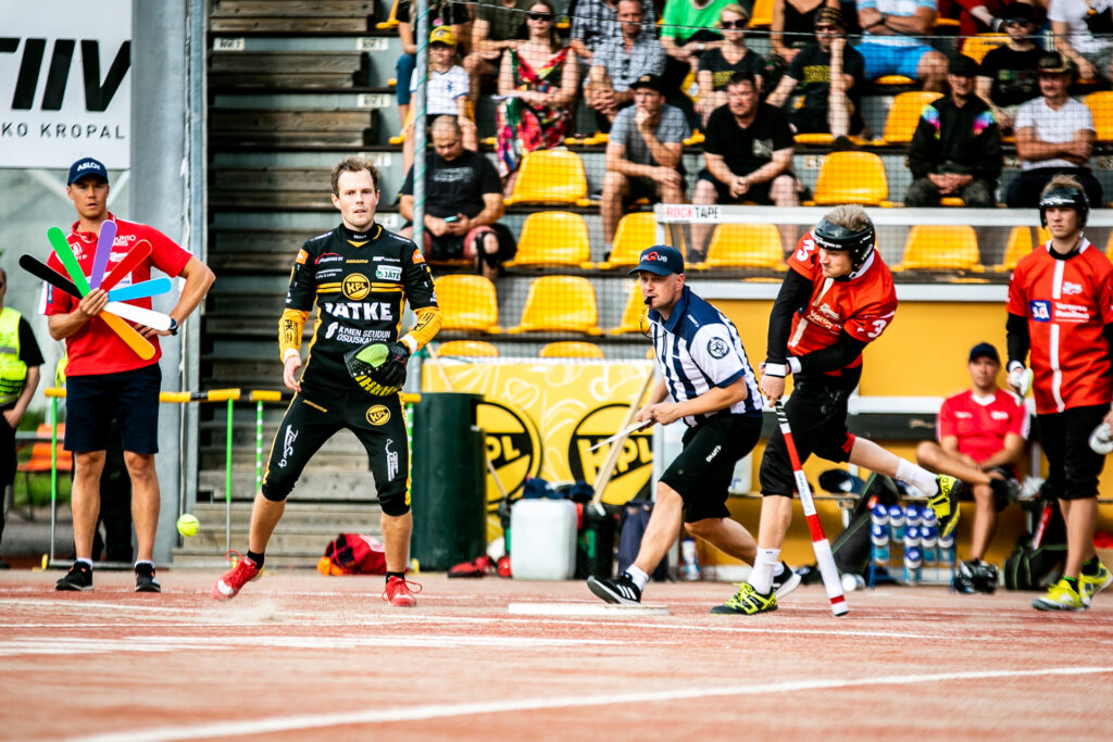 Joensuun Maila dominoi kärkiotteluita, Kouvolan Pallonlyöjät jäi pisteittä kotikentällään