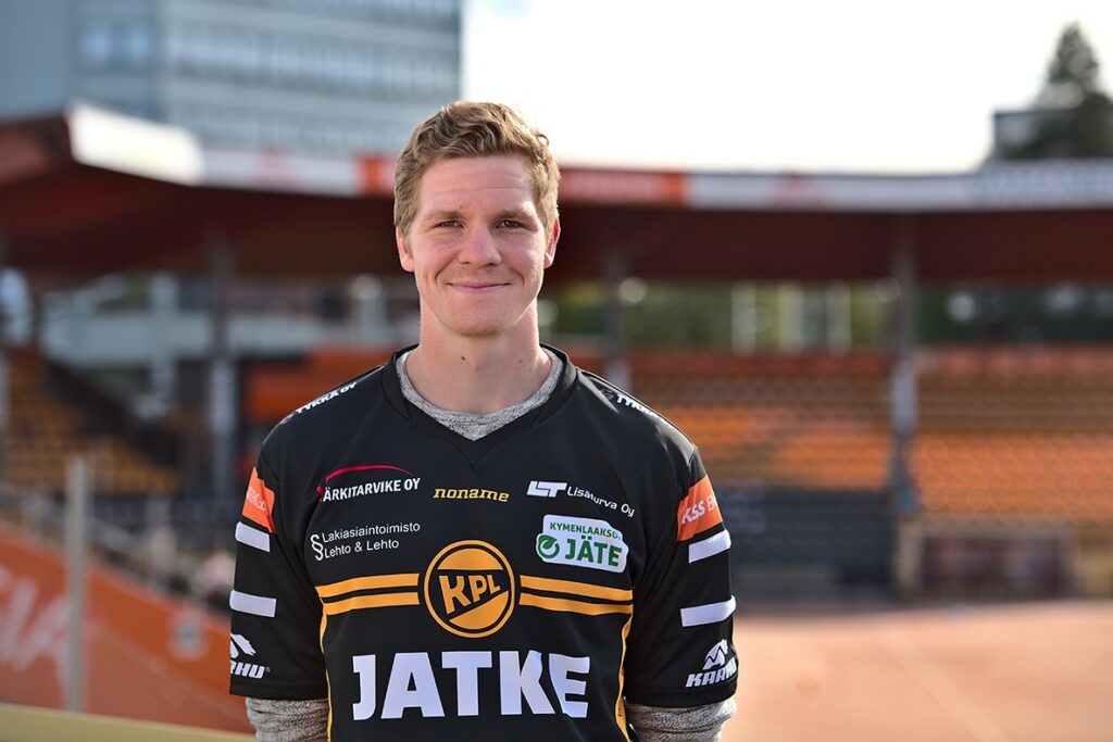 Arttu Ruuska siirtyy Kouvolan Pallonlyöjiin – pelaajaliikenne yltyy miesten Superpesiksessä!