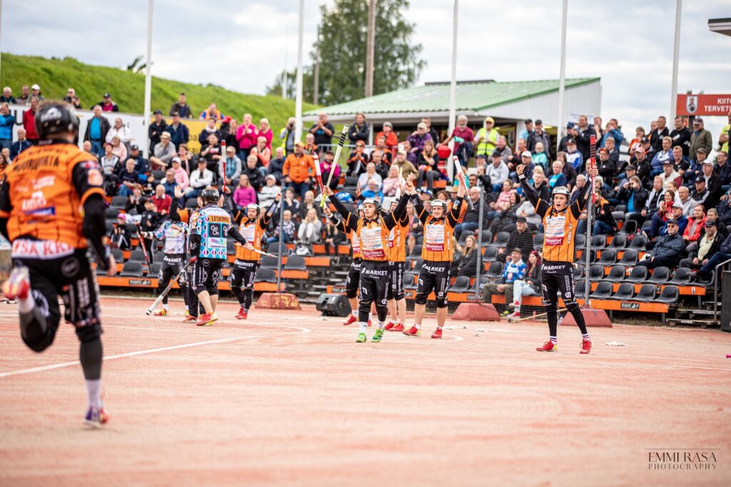 Oranssi sydän sykkii Haminassa – perinteinen pesäpallokaupunki haluaa pysyvästi superpesiskartalle!