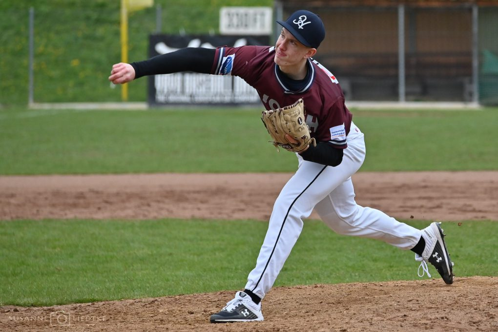 Video: Sotkamon Jymyn Konsta Kurikka debytoi baseballin Bundesliigassa – Heidenheim Heideköpfe voitti!