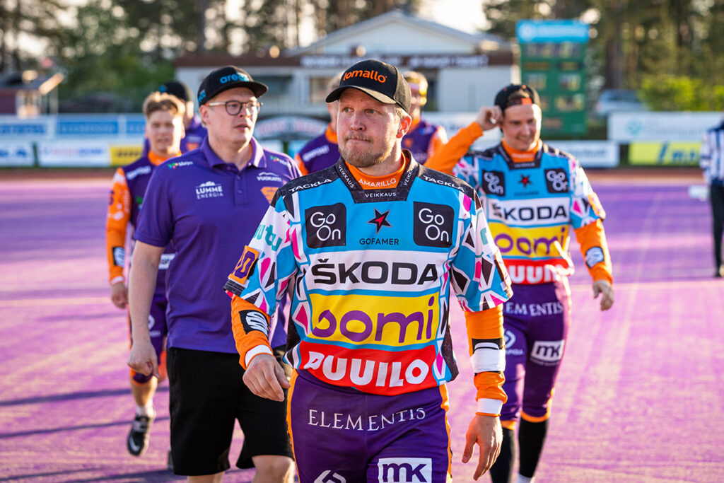 Mikä on suosikkilyöntisi Roope Korhonen? Kotiuttajalegenda Kansallispeli-podcastin vieraana