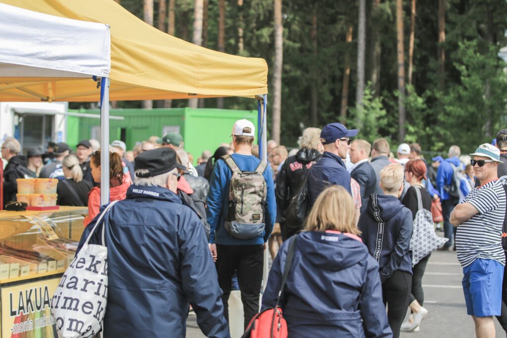 Tauon pituutta lyhennetään loppukauden pesäpallo-otteluissa, jos ensimmäinen jakso venyy pidemmäksi!