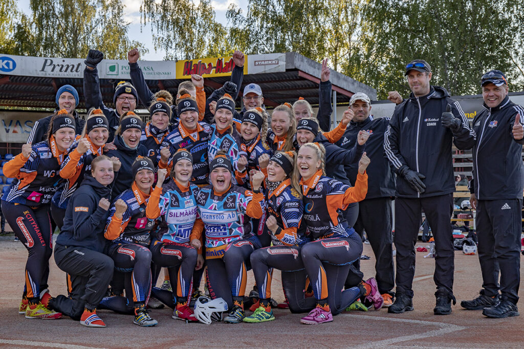 Mailattaret Vaasasta nousee naisten Superpesikseen – 860 katsojaa juhlivat Hietalahden stadionilla