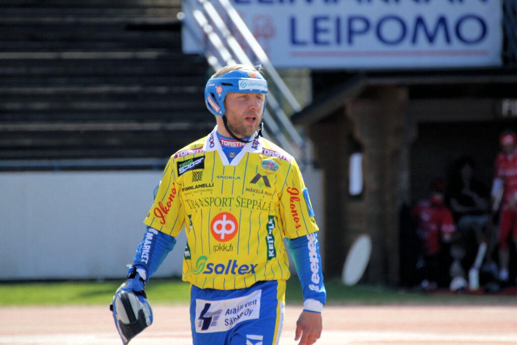 Laajasti pesäpallo-osaamista nuorten Itä-Länsi-valitsijoina