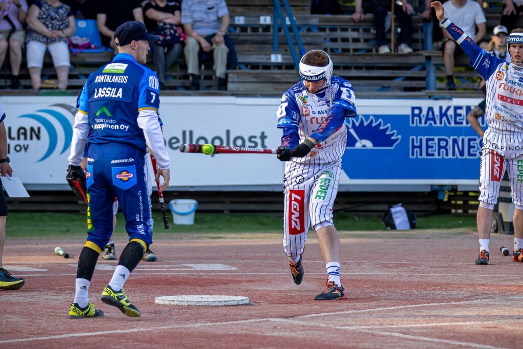 Elmeri Anttila iski kolme kunnaria Saarikentän Supermaanantai-illassa!