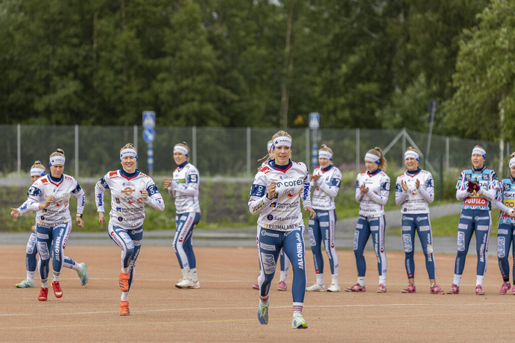Enni Kirsilä vahvistaa Feran valmennusta