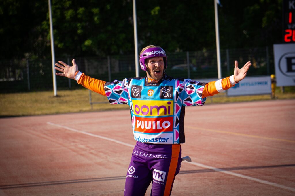 Miesten Itä-Länsi-valinnat julki – Roope Korhonen palaa arvo-otteluun kotikentällään!