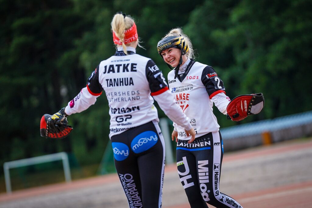 Manse rynnisti hallittuun voittoon sateisessa Kaupissa