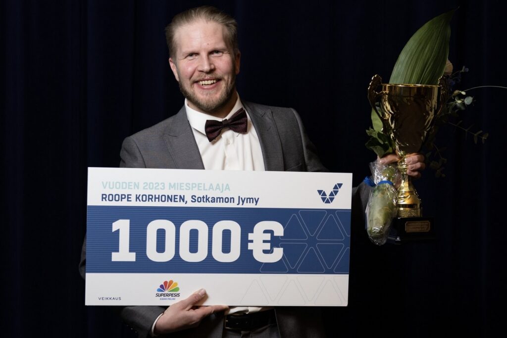 Roope Korhosen tähtiin kirjoitettu kausi huipentui vuoden miespelaajan titteliin
