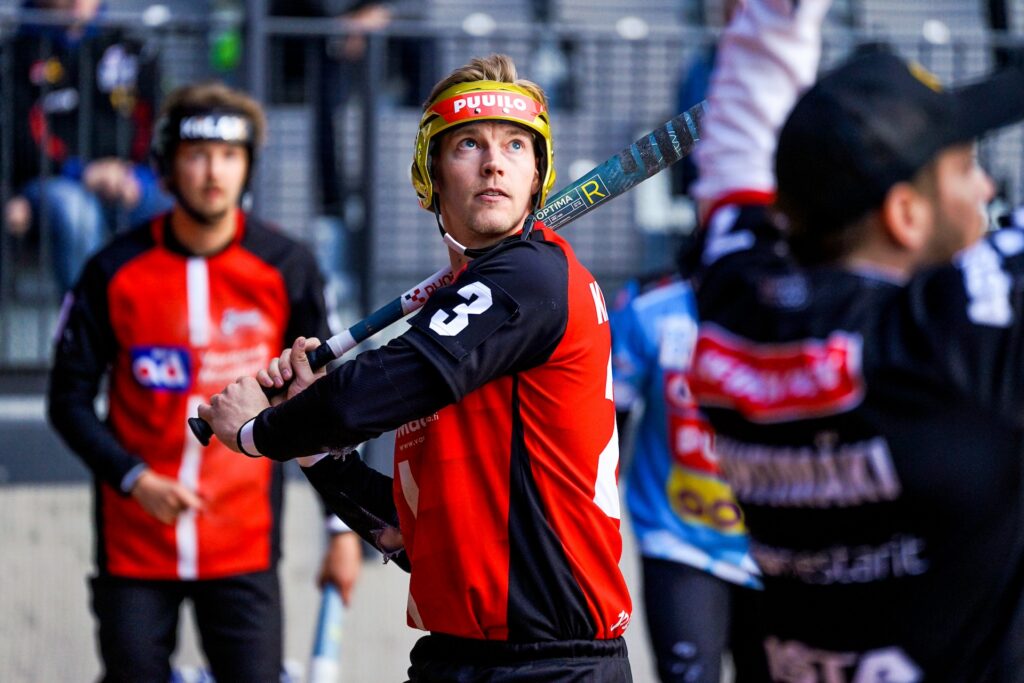 Niko Korhonen ja Saaga-Angelia Raudasoja kuukauden pelaajiksi Superpesiksessä