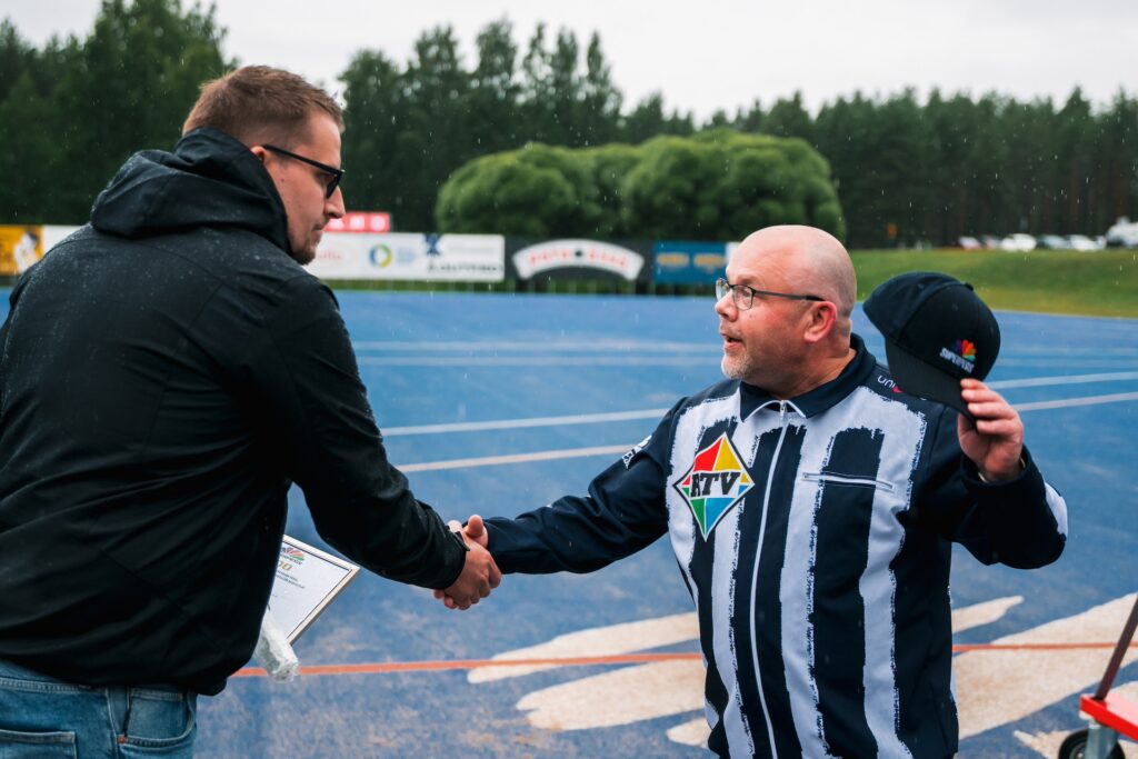 RTV-tuomari Peter Laitio vihelsi 400. ottelunsa miesten Superpesiksessä