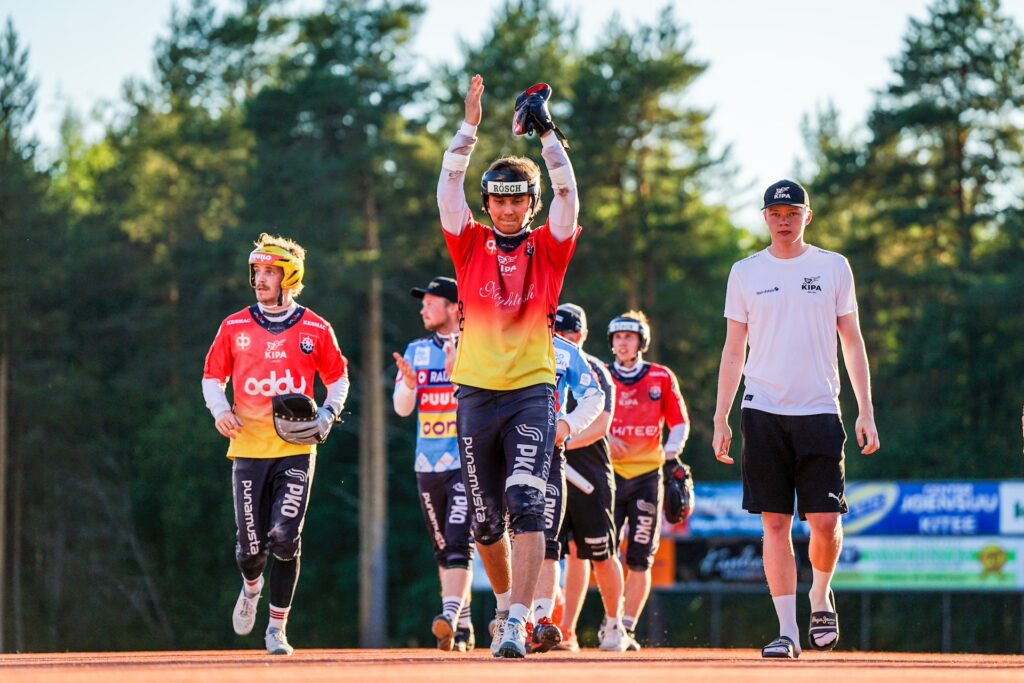 Runkosarja huipentui ja tilastovoitot varmistuivat miesten Superpesiksessä