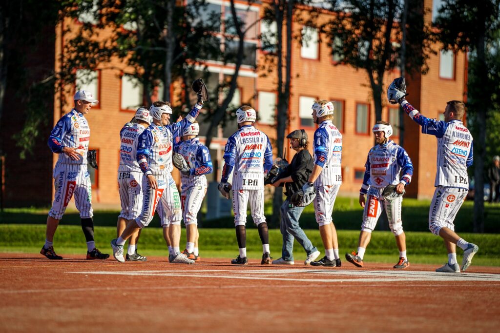 Pesäpalloyhteisö kerää voimansa Vimpelin Vedon auttamiseksi – näin voit antaa oman panoksesi!