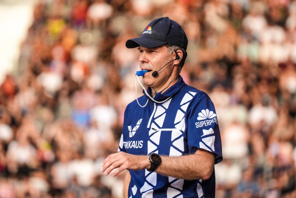 Antti Aine saa täyteen 500 miesten Superpesiksen ottelua pelituomarina
