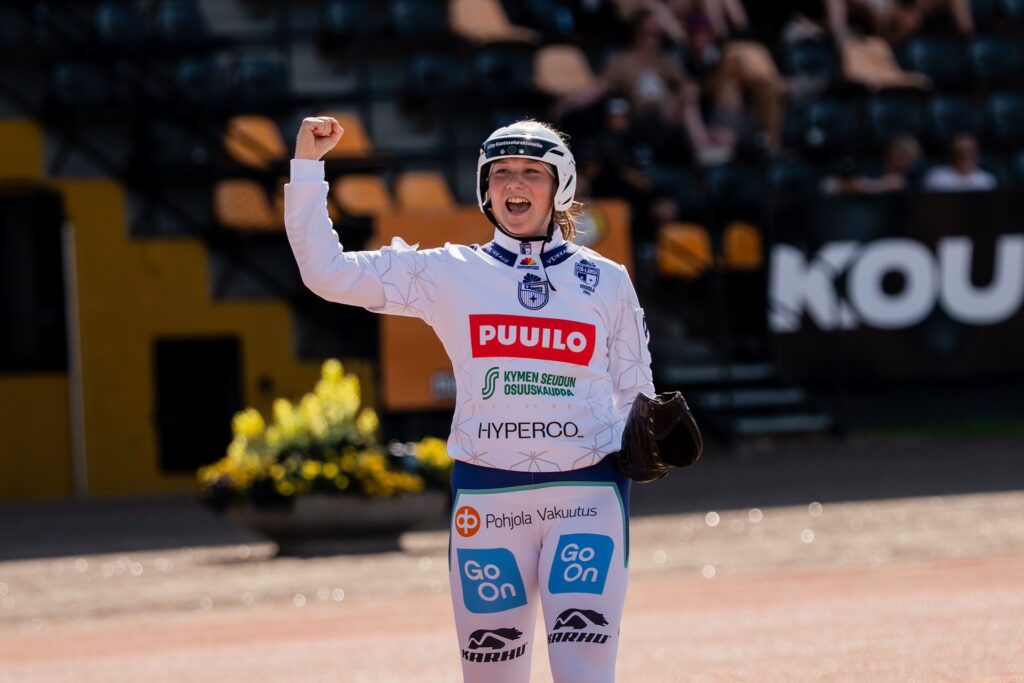 Naisten Superpesiksen siirtomarkkinoilla kuhisee – Tiia Peltonen Jussittariin!