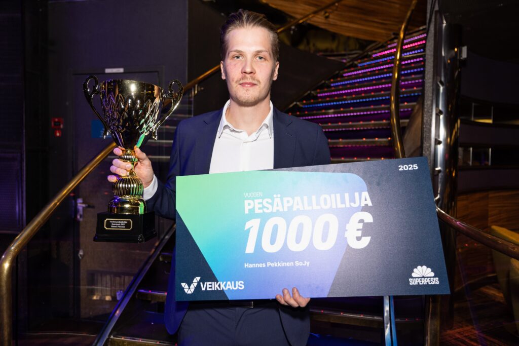 Hannes Pekkinen saavutti pienen pojan unelman ja vuoden pesäpalloilijan tittelin