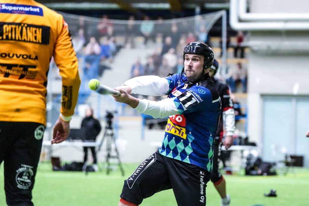 Manse pelaa kahdella joukkueella Suomen mestaruudesta